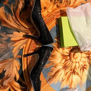 Black faux Crocodile Pattern Heels size 8
